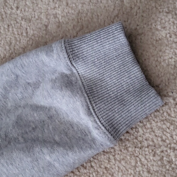 Calvin Klein Sweater - Picture 16 of 17